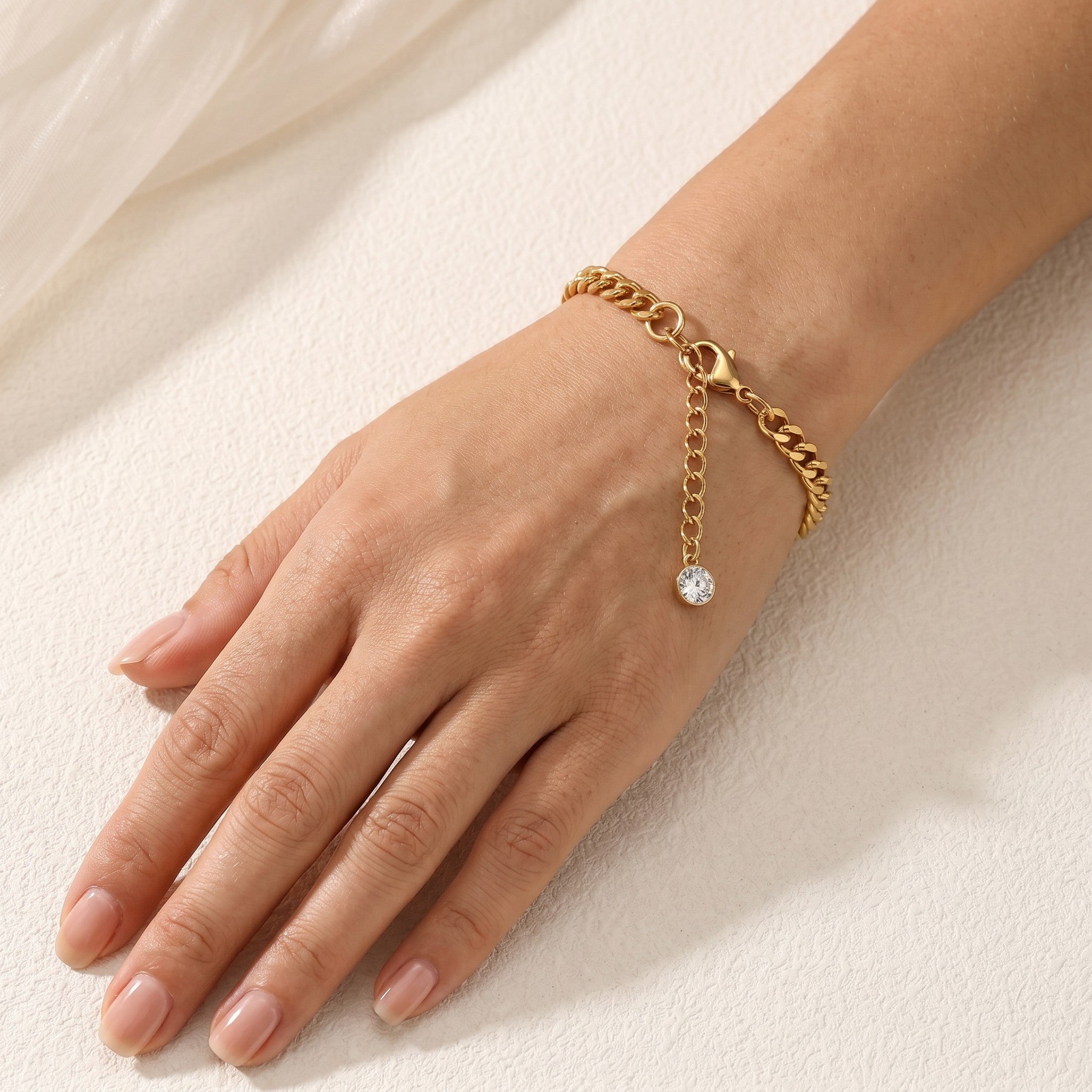Złota Kraków gold-plated surgical steel bracelet with a cubic zirconia charm and adjustable clasp.