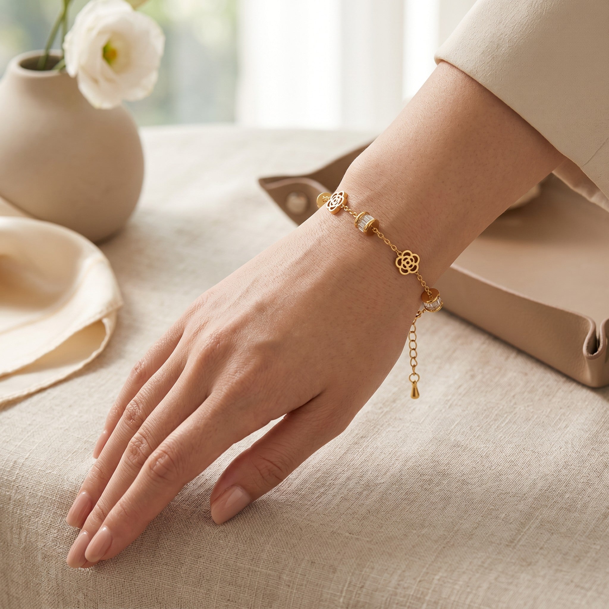Złota Kraków gold-plated surgical steel bracelet with butterfly charms and crystal accents. Adjustable length.