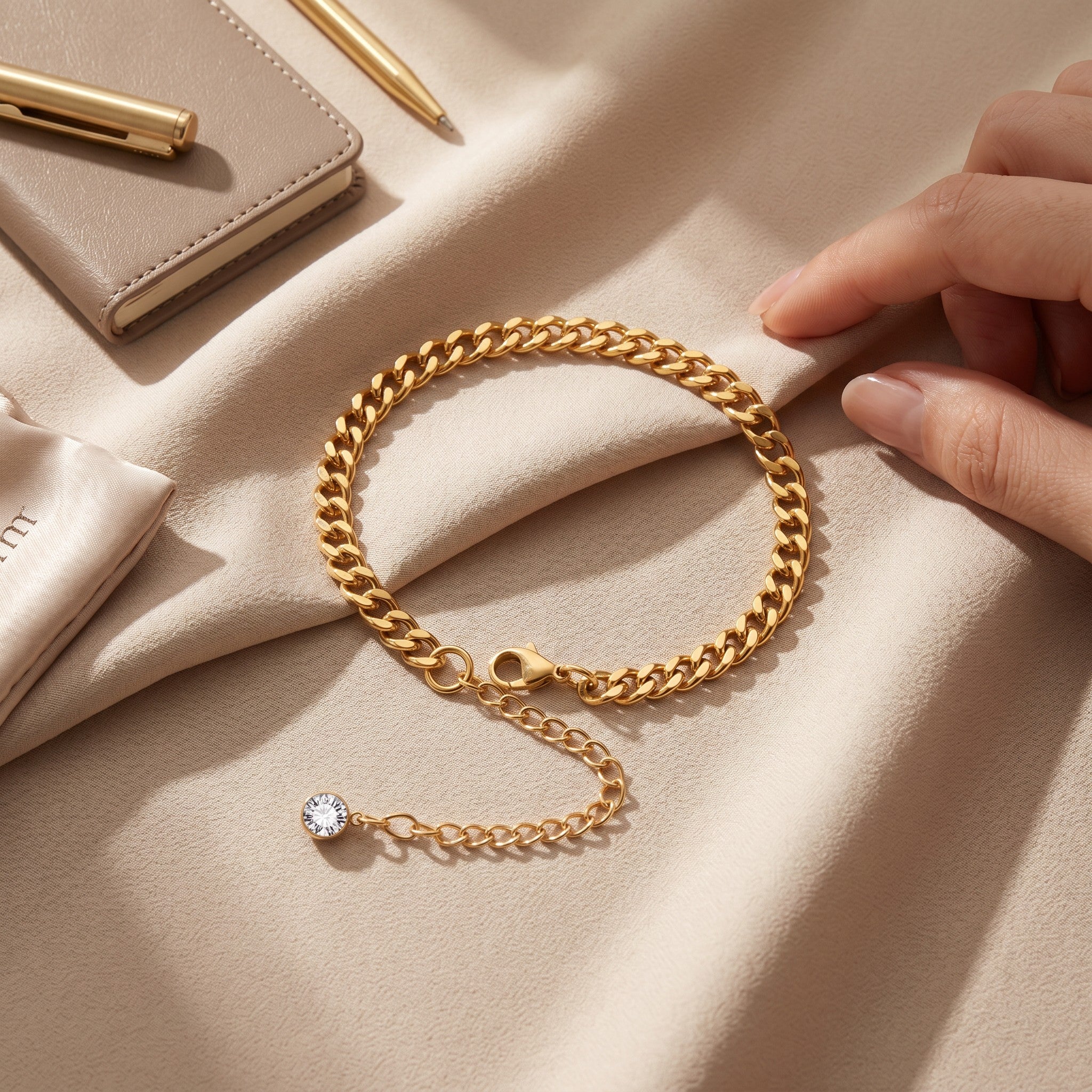 Złota Kraków gold-plated surgical steel curb chain bracelet with a crystal charm and adjustable length.