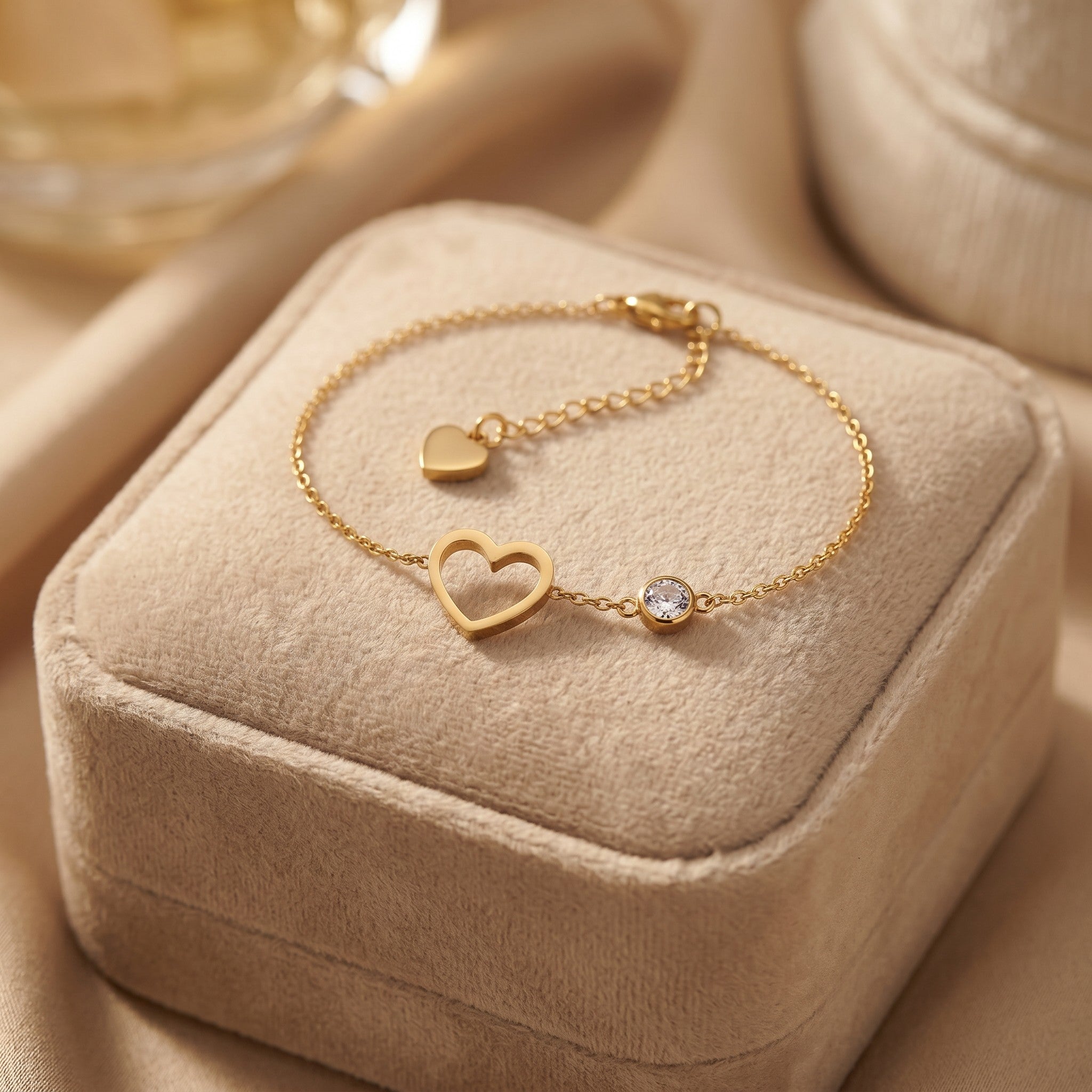 Złota Kraków gold-plated surgical steel bracelet with a heart charm and a clear crystal accent. Adjustable length.