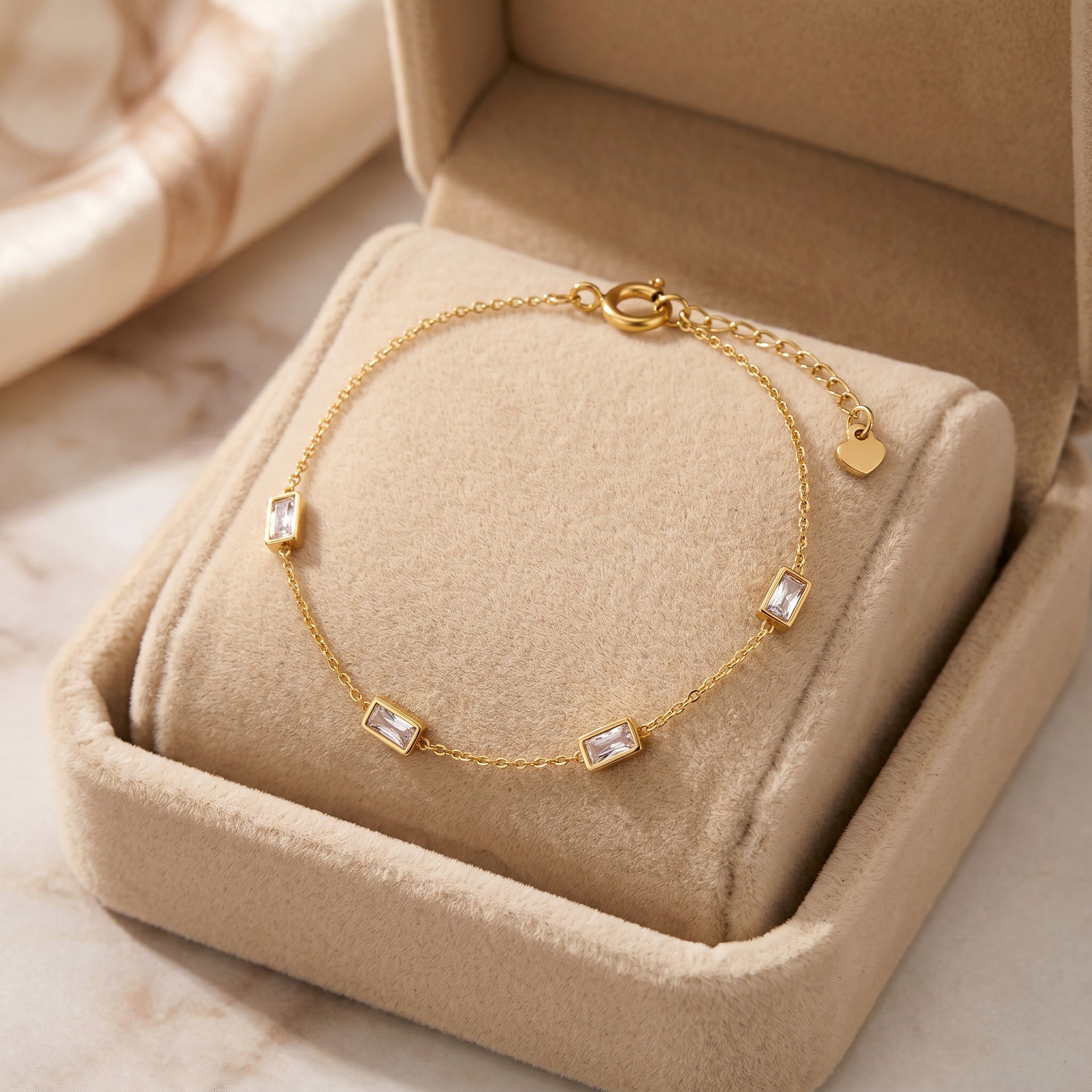 Złota Kraków gold-plated surgical steel bracelet with baguette-cut cubic zirconia stones and a heart charm.