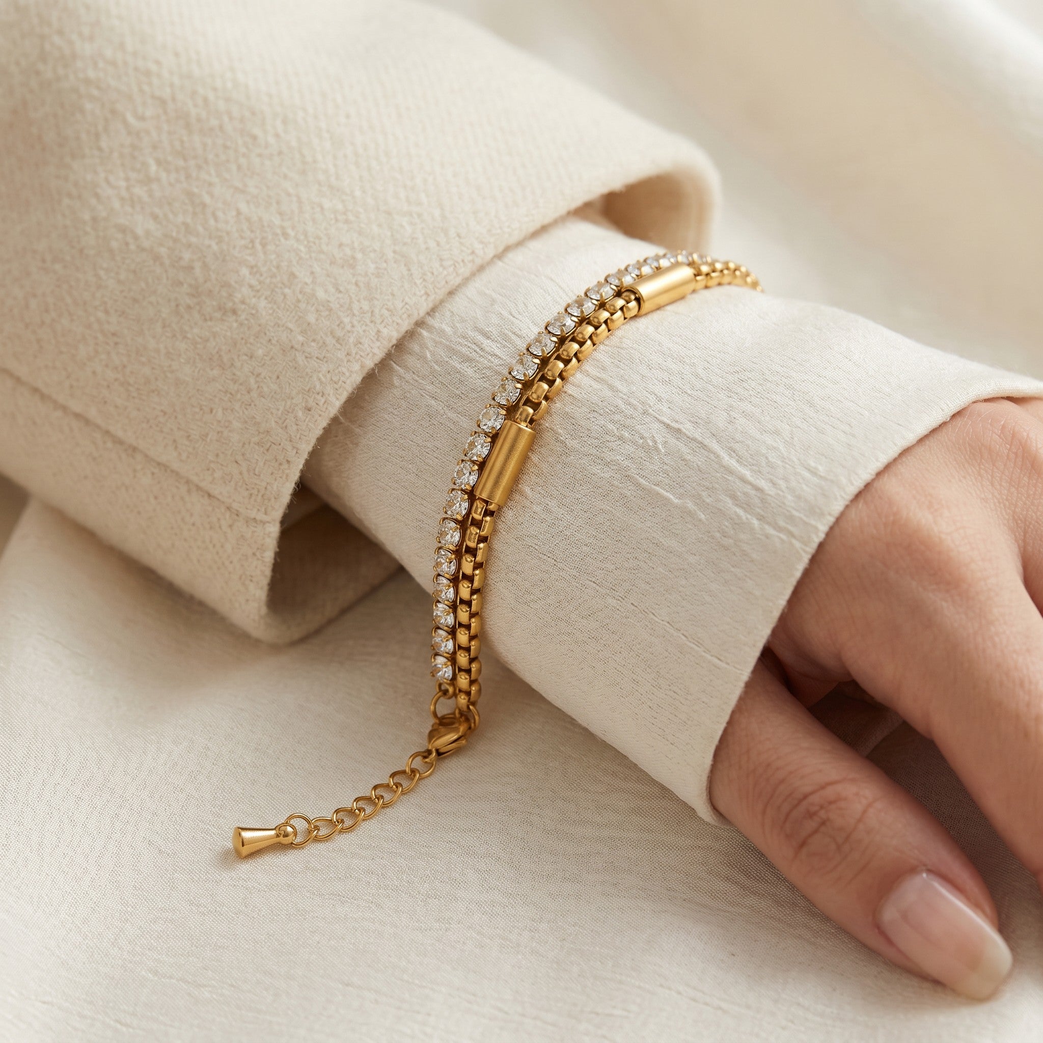 Złota Kraków double tennis bracelet with cubic zirconia on a gold-plated surgical steel chain, adjustable length.