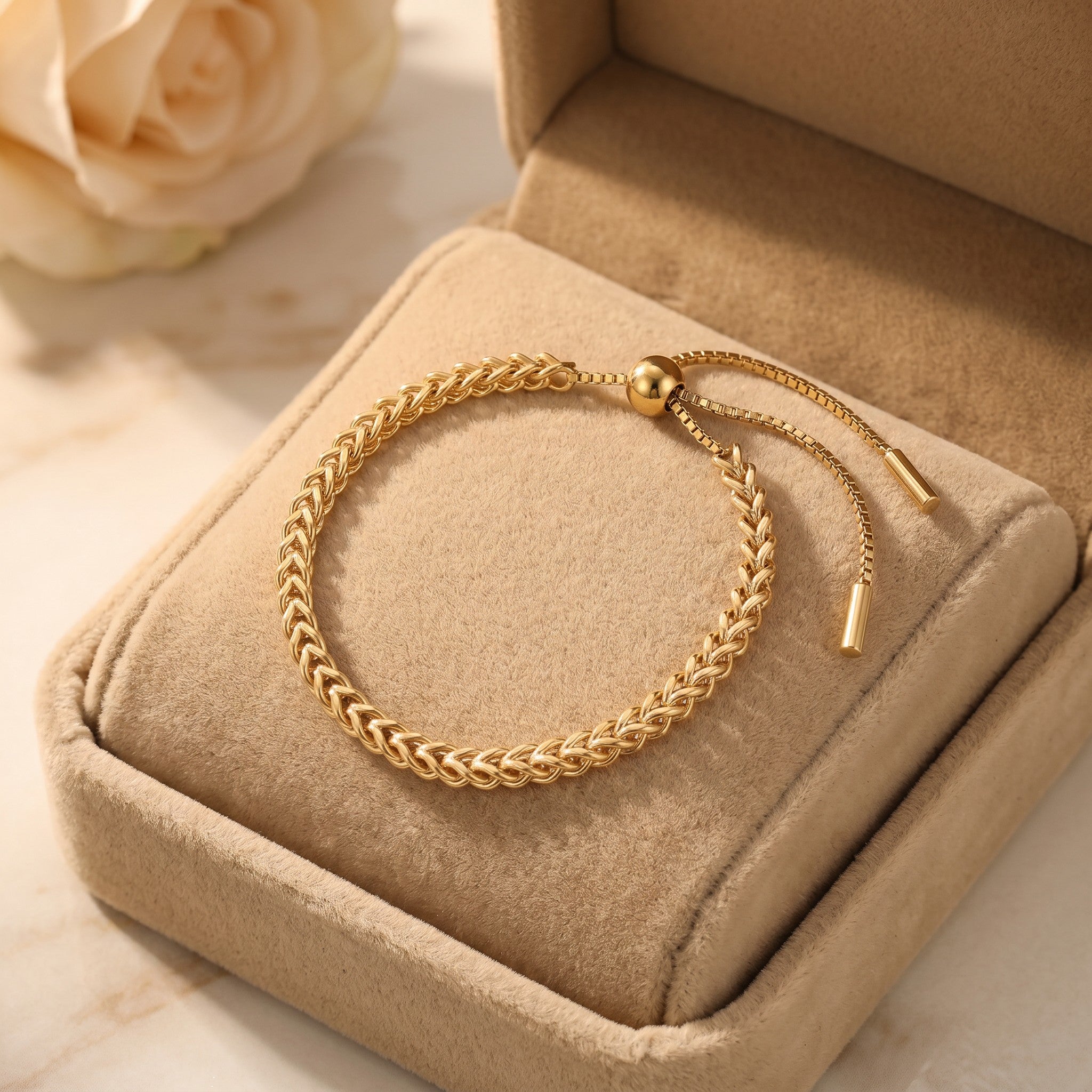 Złota Kraków gold-plated 18K surgical steel chain link bracelet with adjustable length.