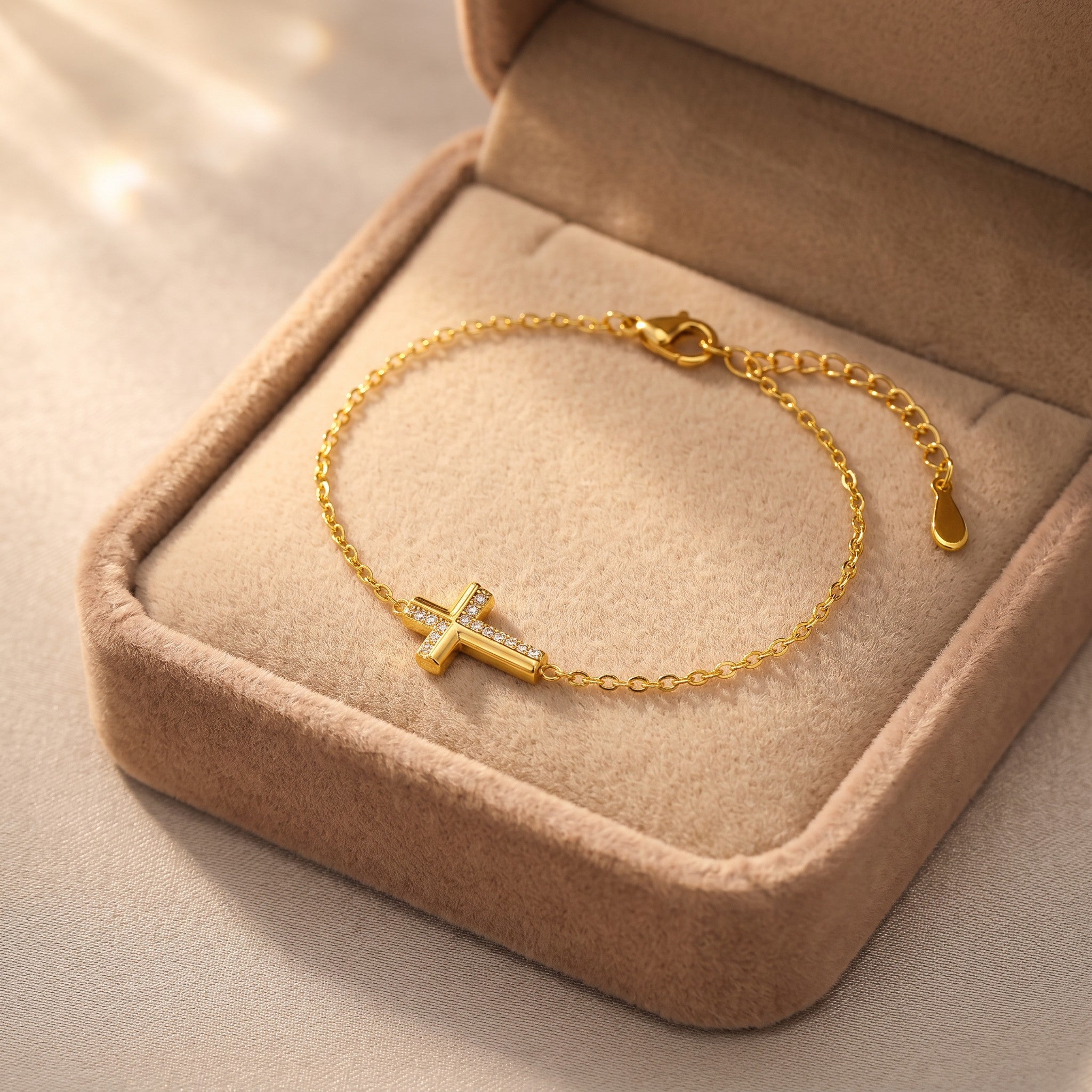 Złota Kraków gold-plated surgical steel bracelet with a cross charm adorned with cubic zirconia. Adjustable length.