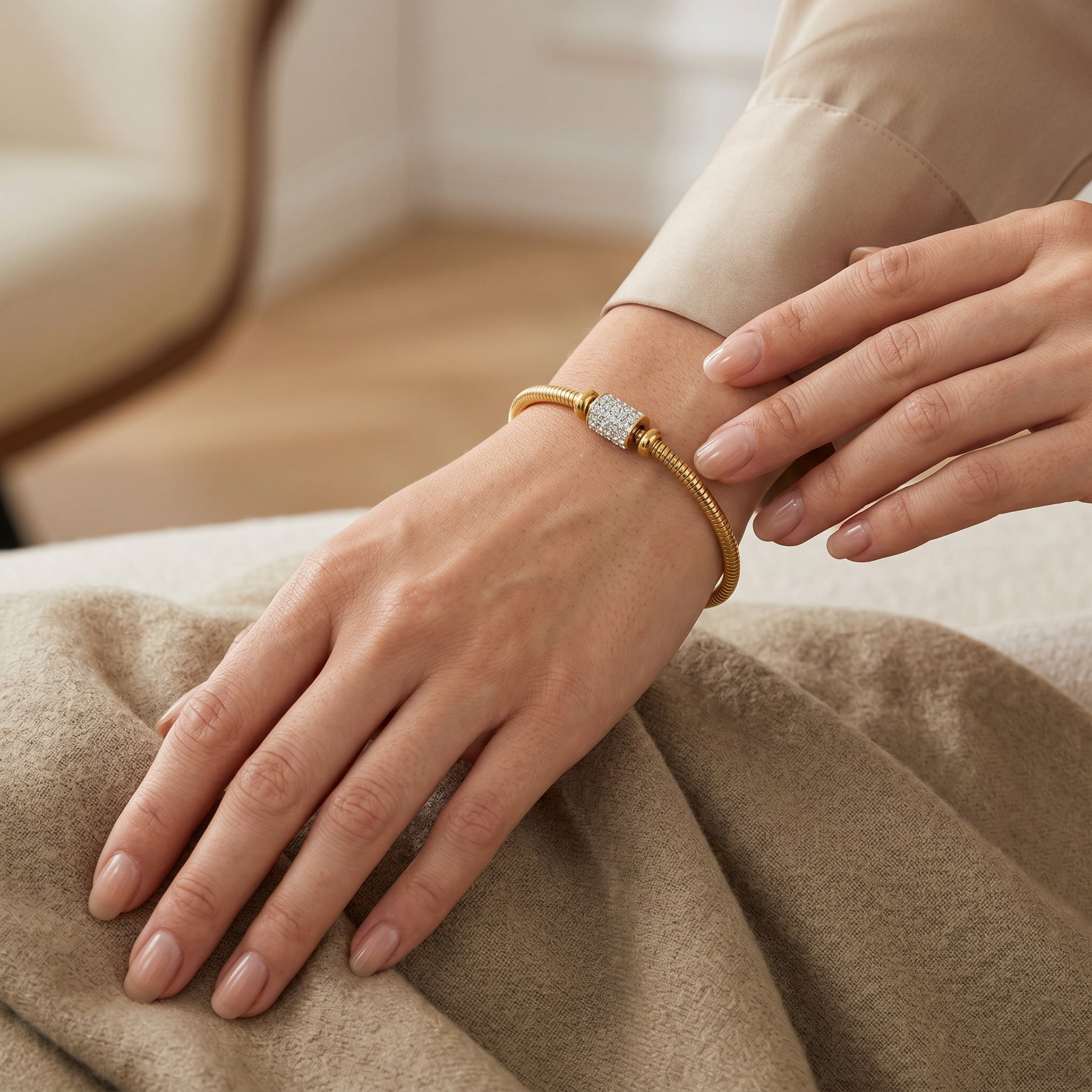 Złota Kraków gold-plated surgical steel bracelet with crystal barrel charm, 17cm + 3cm adjustable