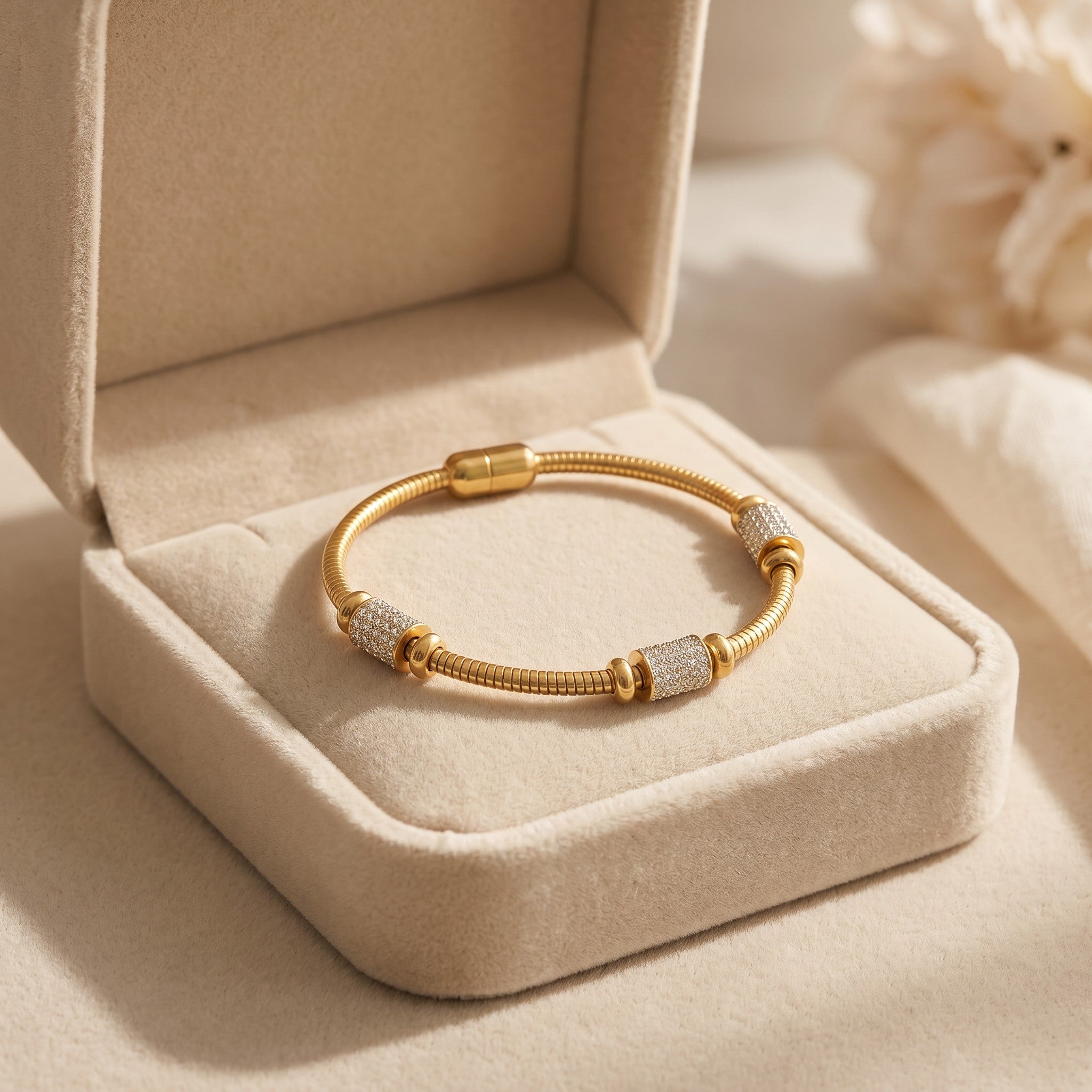 Złota Kraków gold-plated surgical steel bracelet with crystal barrel charms and adjustable length.