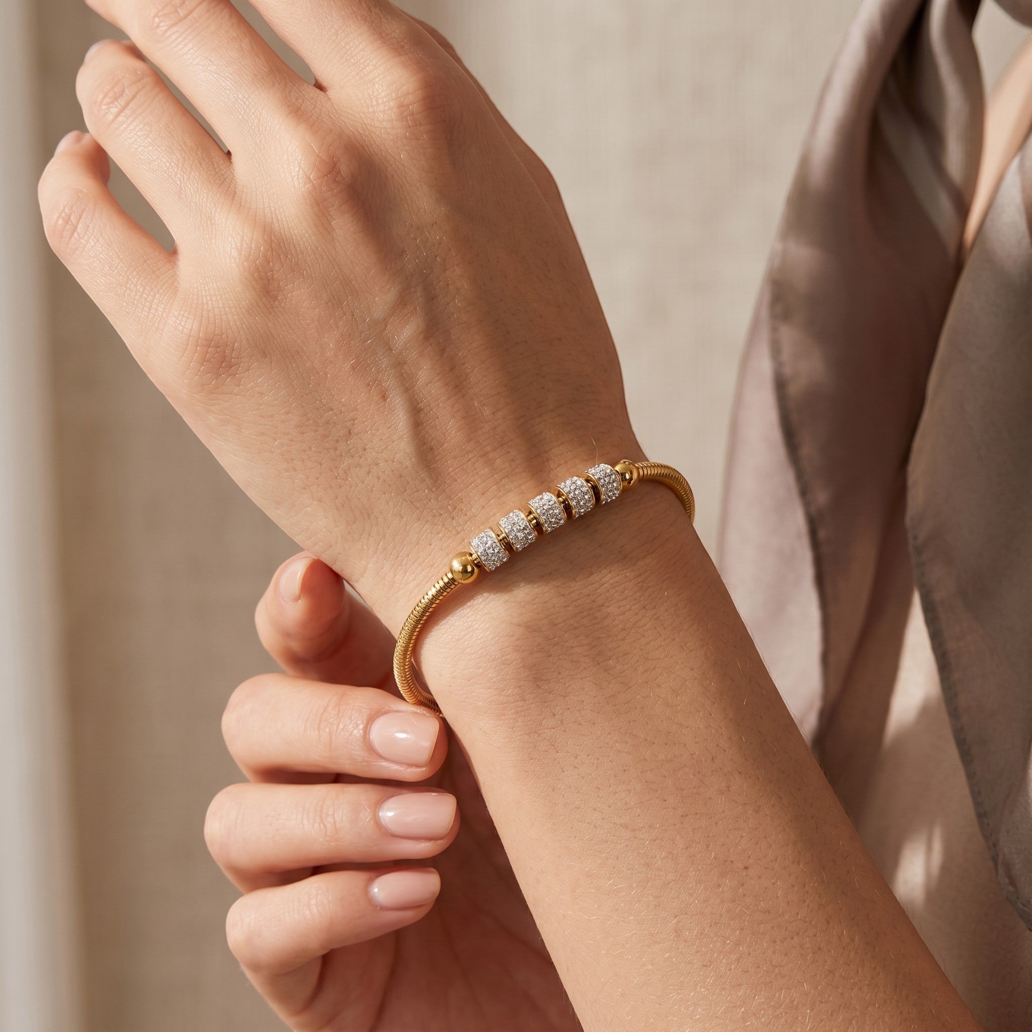 Złota Kraków gold-plated surgical steel bracelet with sparkling crystals and adjustable length for women.